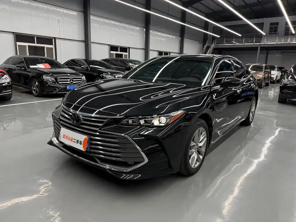 Toyota Avalon — фото 1