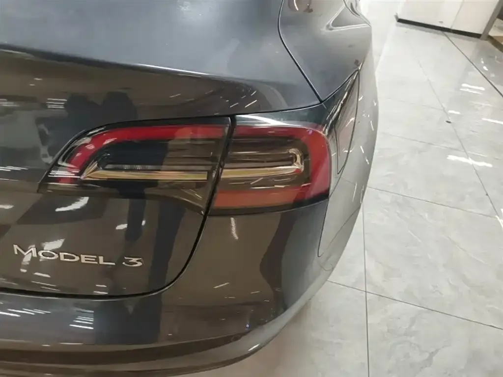 Tesla Model 3 — фото 2