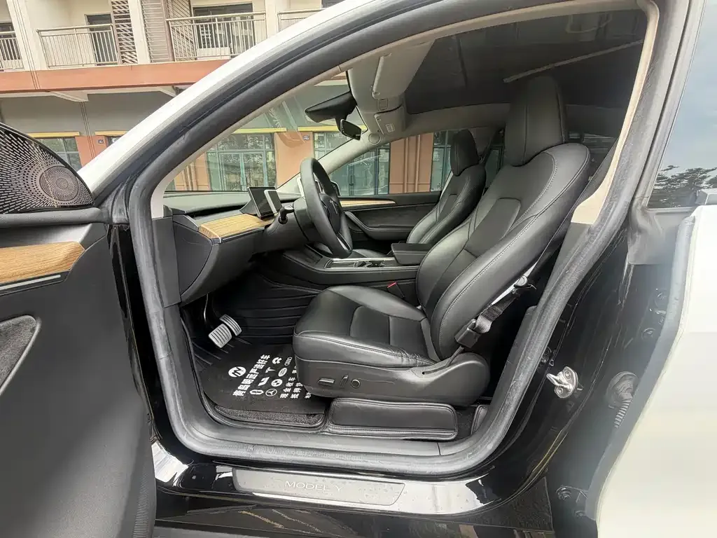Tesla Model Y — фото 7