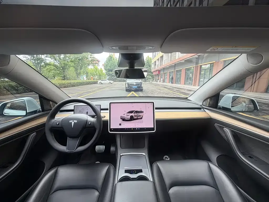 Tesla Model Y — фото 5