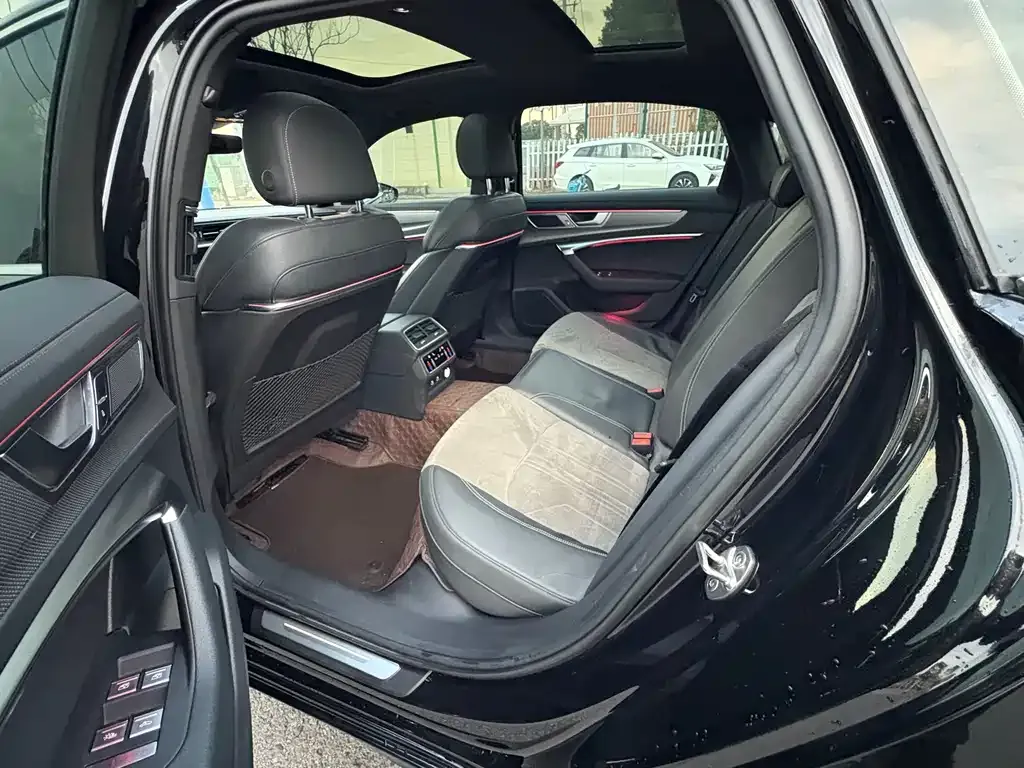 Audi A6L 2024 из CN, фото 2