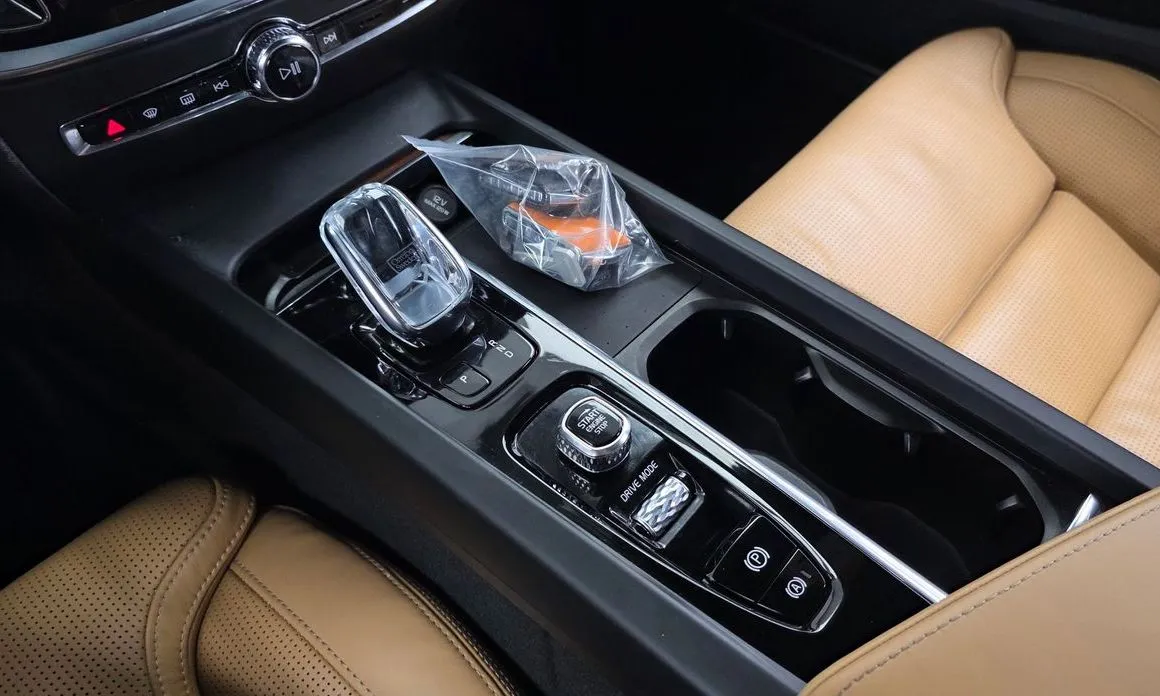 Volvo S60 — фото 10