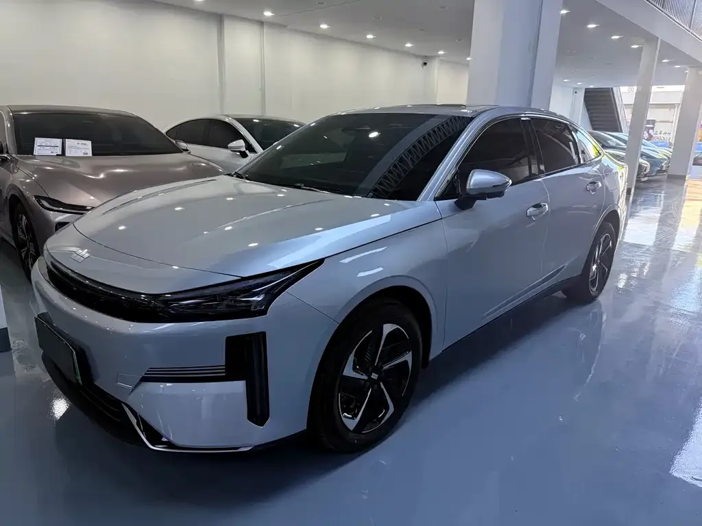 Geely Galaxy L6 — фото 1