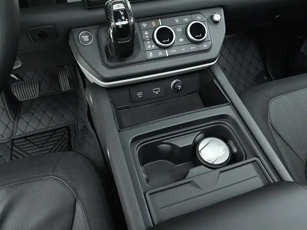 Land Rover Defender — фото 10
