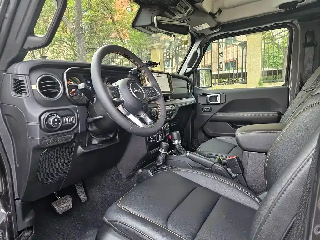 Jeep Wrangler — фото 5