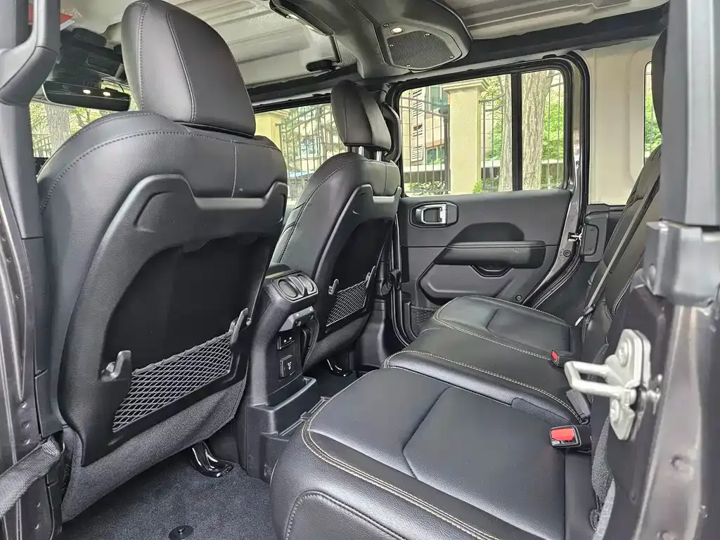 Jeep Wrangler — фото 2