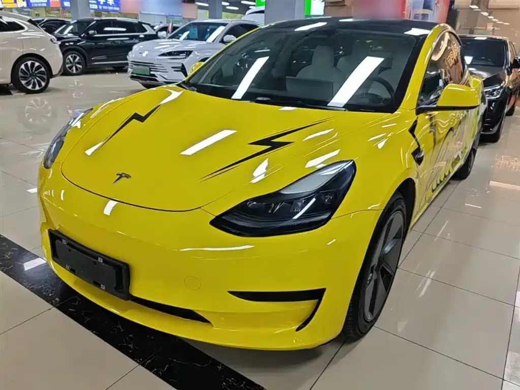 Tesla Model 3 — фото 1