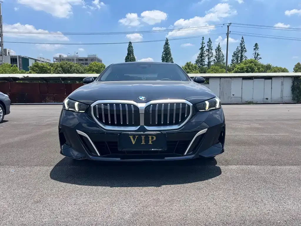 BMW 5 Series — фото 1