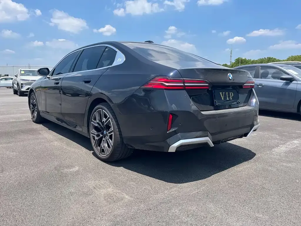 BMW 5 Series — фото 10