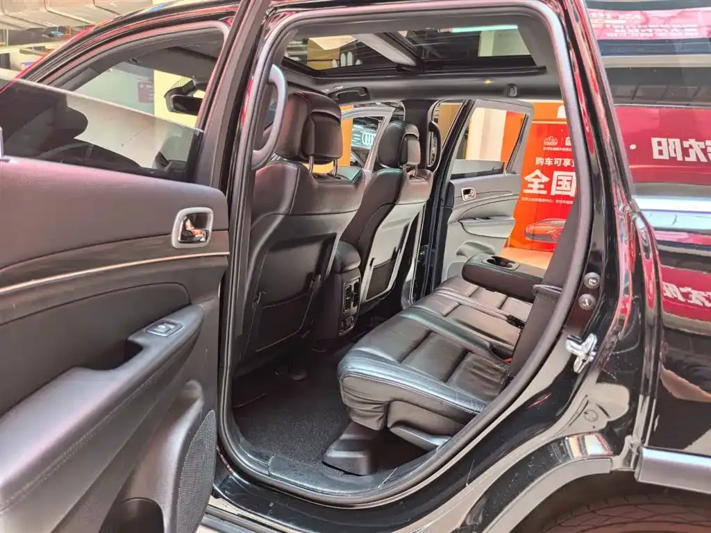 Jeep Grand Cherokee (Import) — фото 2