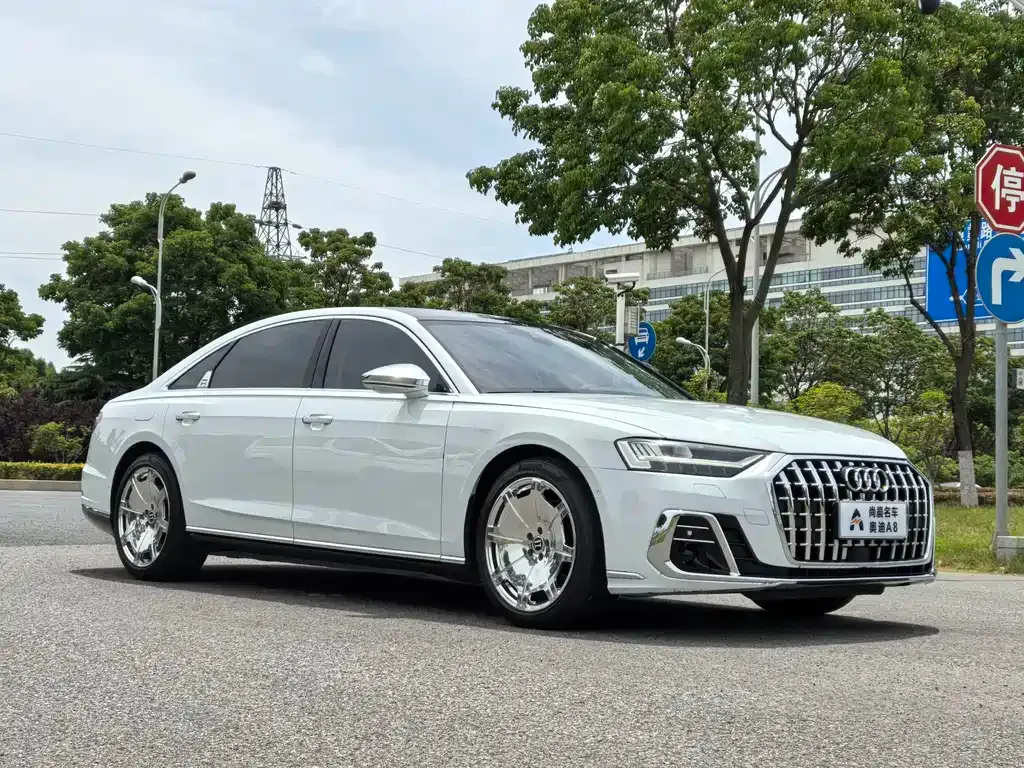 Audi A8 — фото 7