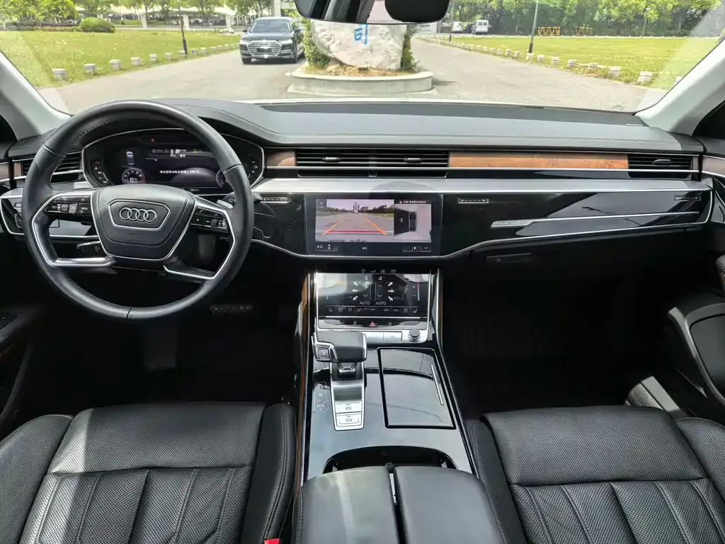 Audi A8 — фото 3