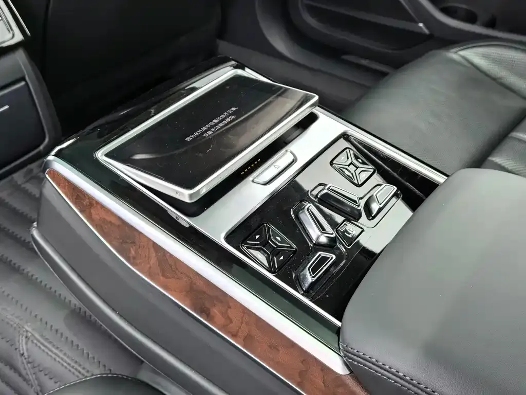 Audi A8 — фото 6