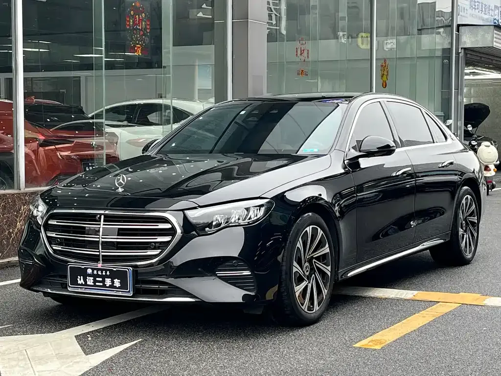 Mercedes-Benz E-Class — фото 1