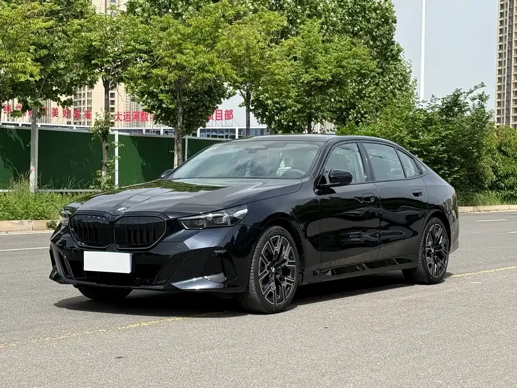 BMW 5 Series — фото 1