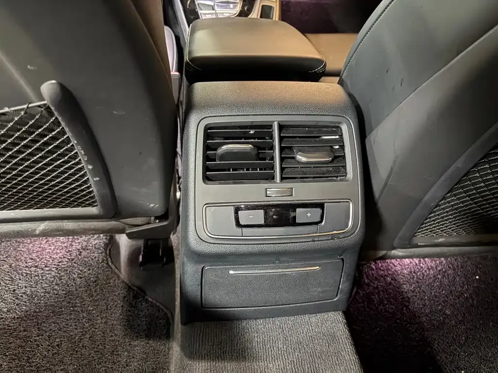 Audi A4L 2025 из CN, фото 8