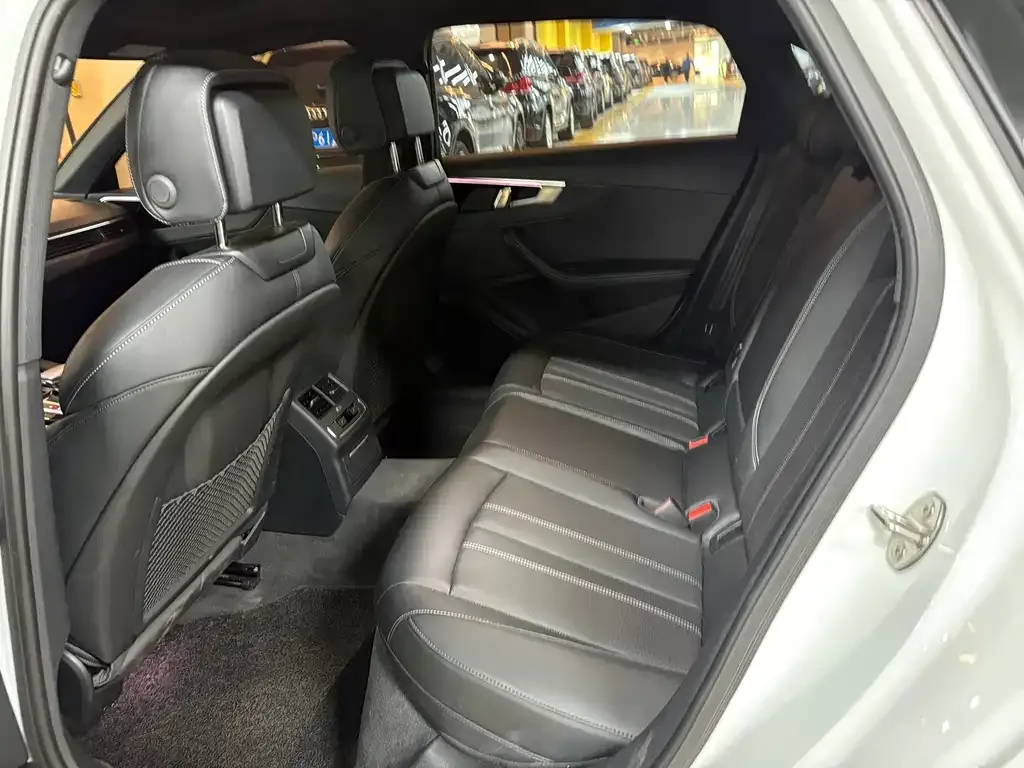 Audi A4L 2025 из CN, фото 2