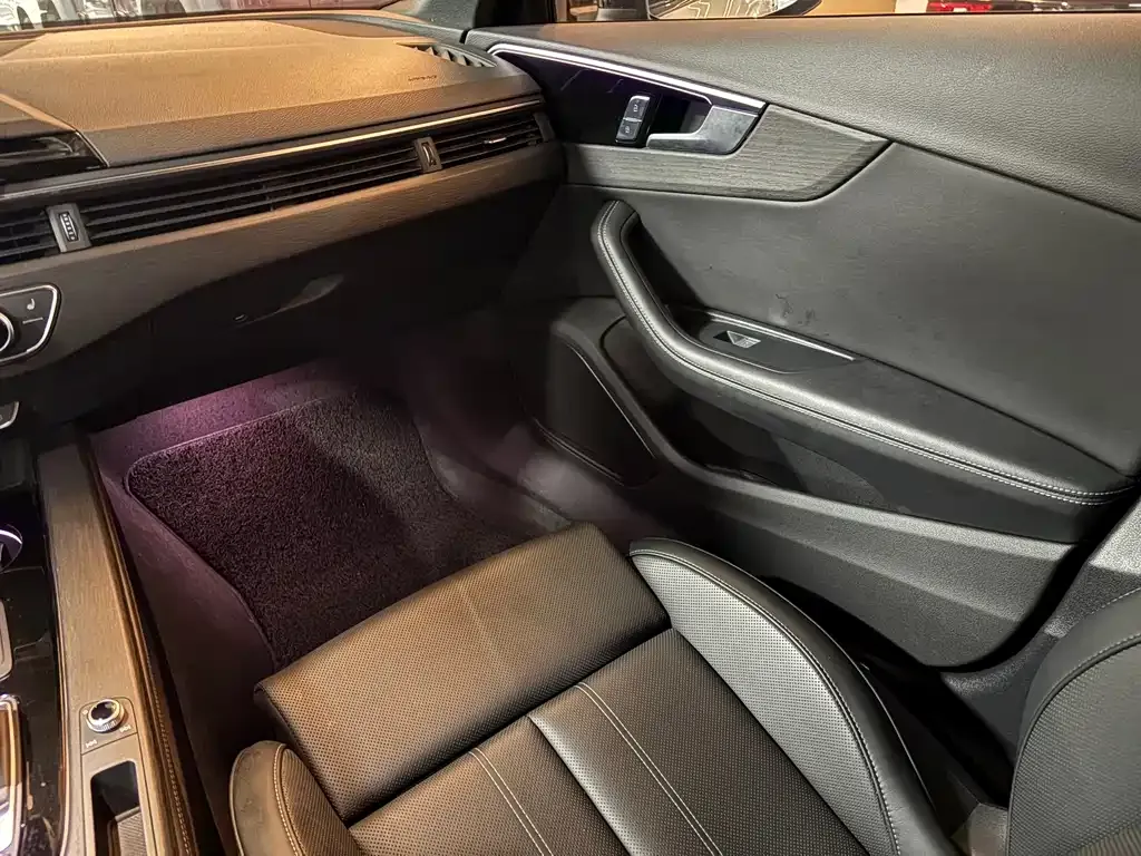 Audi A4L 2025 из CN, фото 7