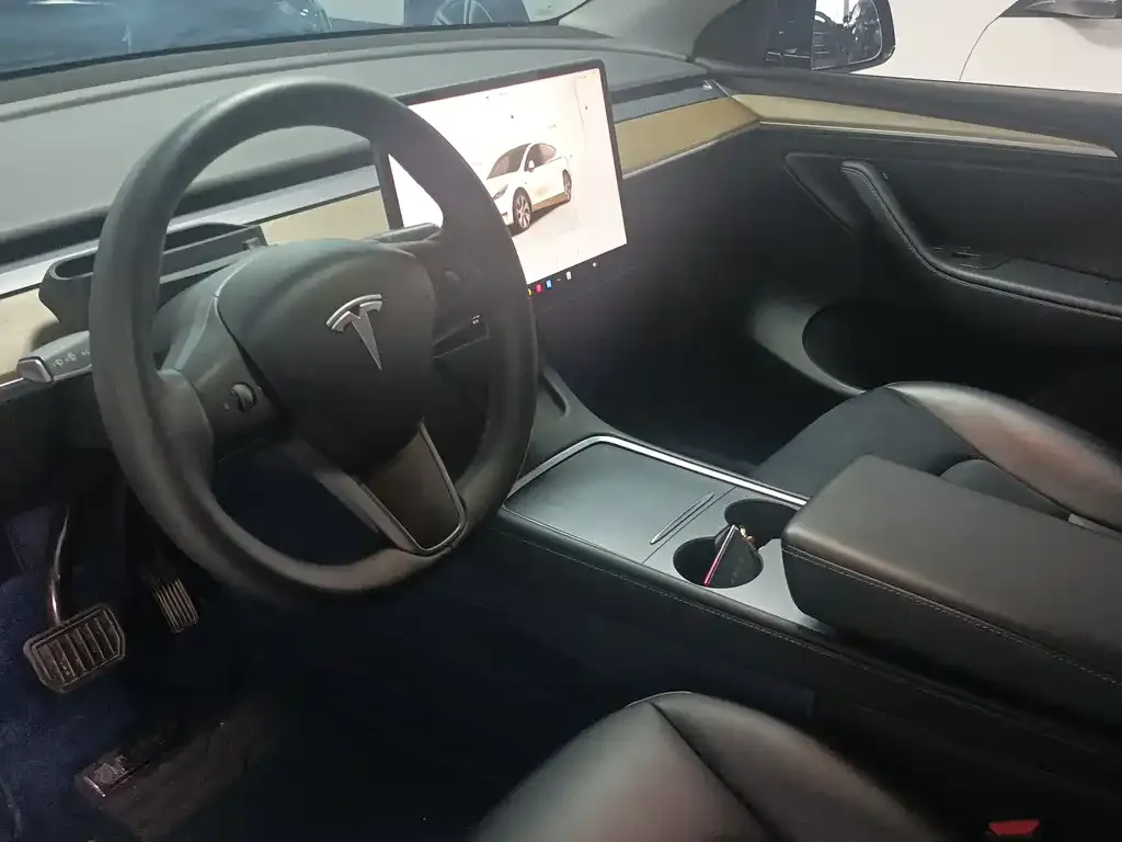 Tesla Model Y — фото 4