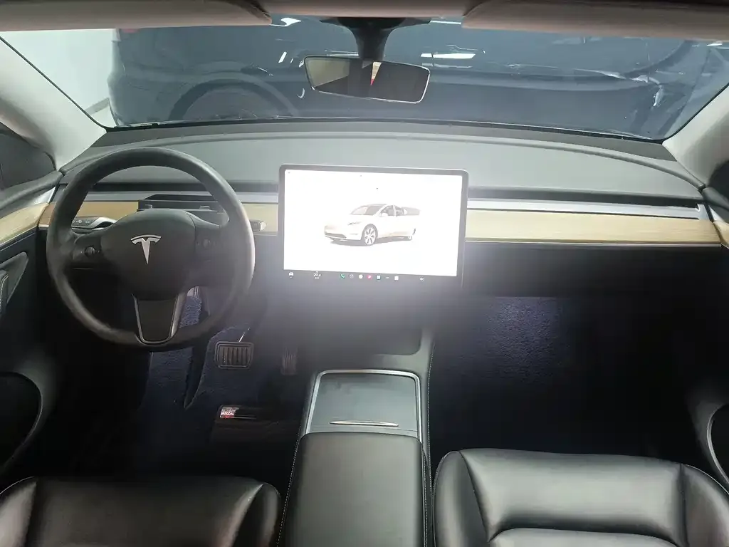 Tesla Model Y — фото 9