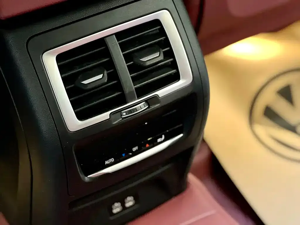 BMW iX3 2024 из CN, фото 2