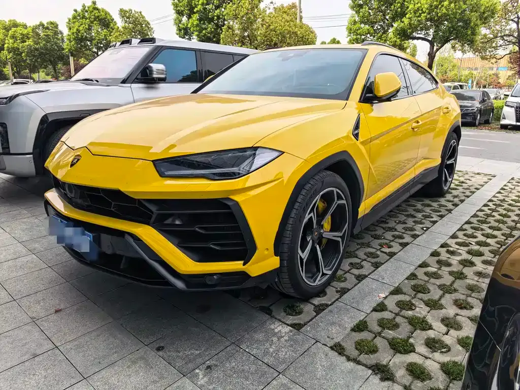 Lamborghini Urus — фото 1