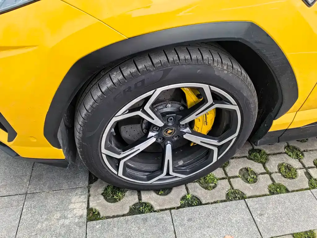Lamborghini Urus — фото 7