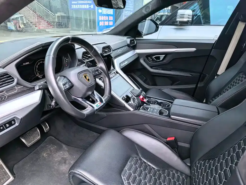 Lamborghini Urus — фото 10