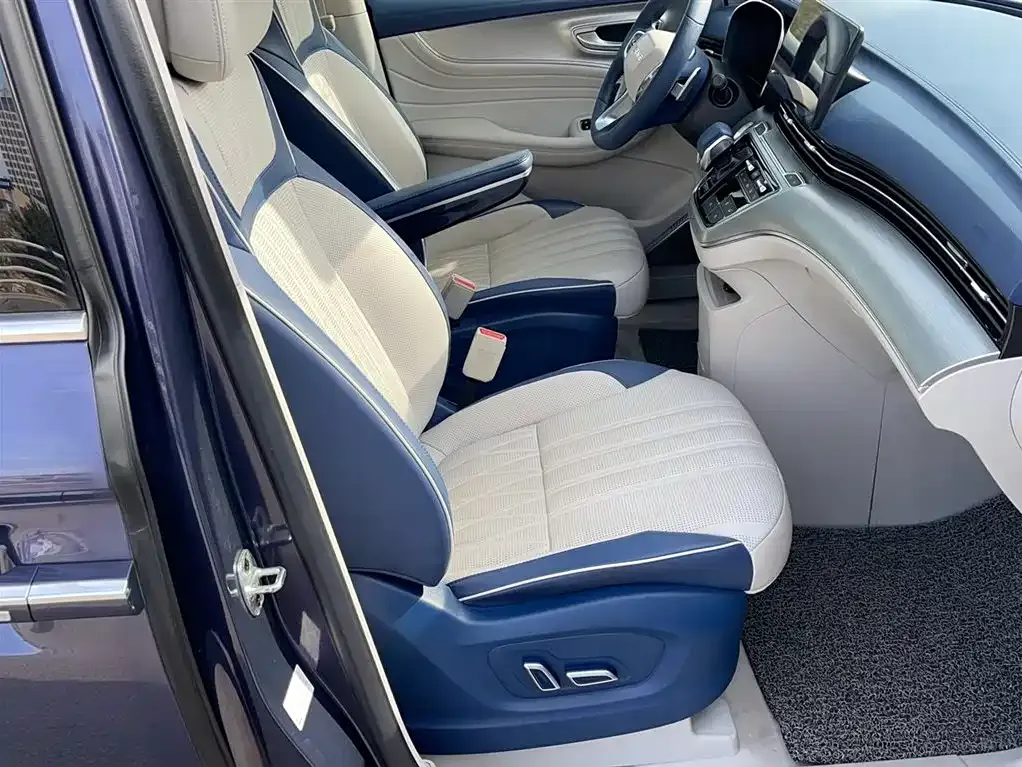 Roewe iMAX8 — фото 9