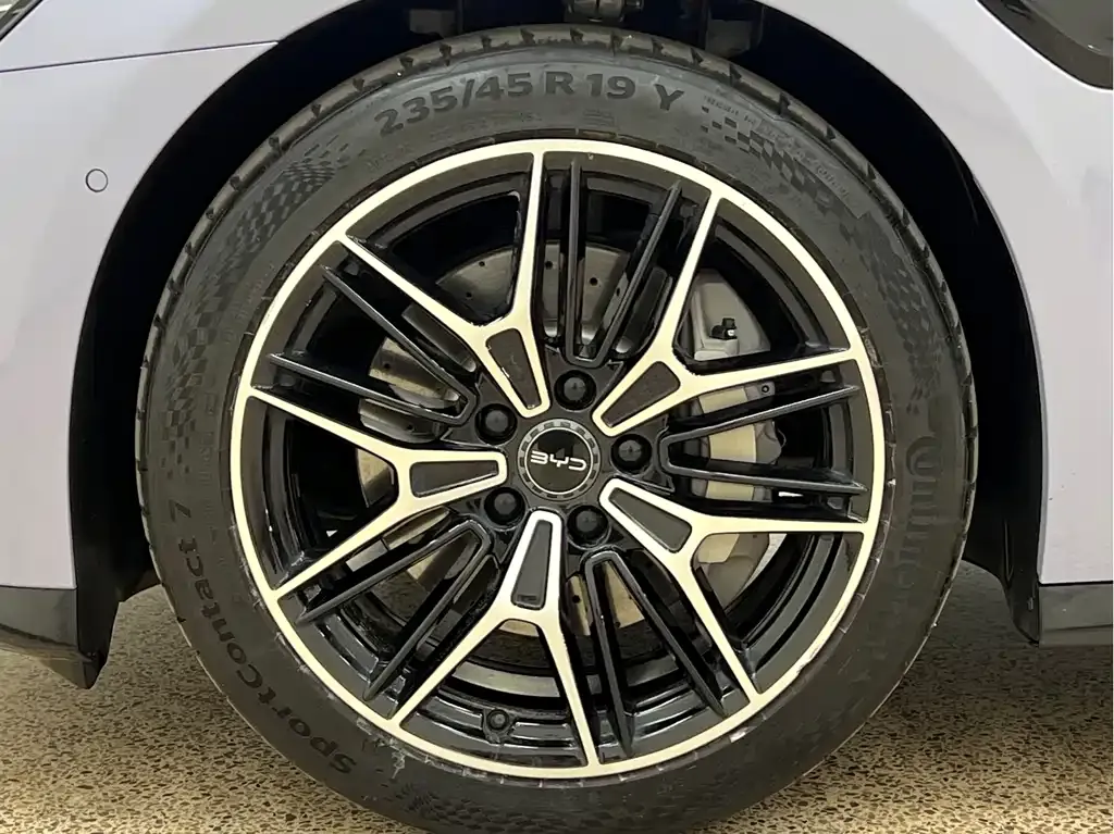BYD Seal — фото 9