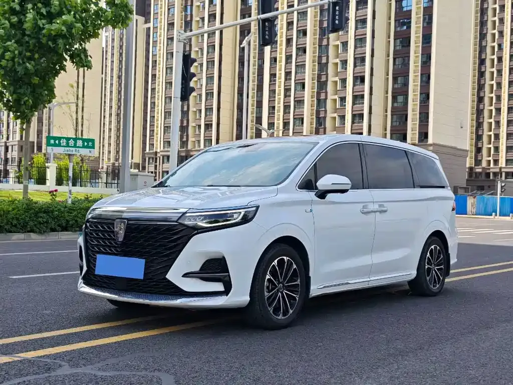 Roewe iMAX8