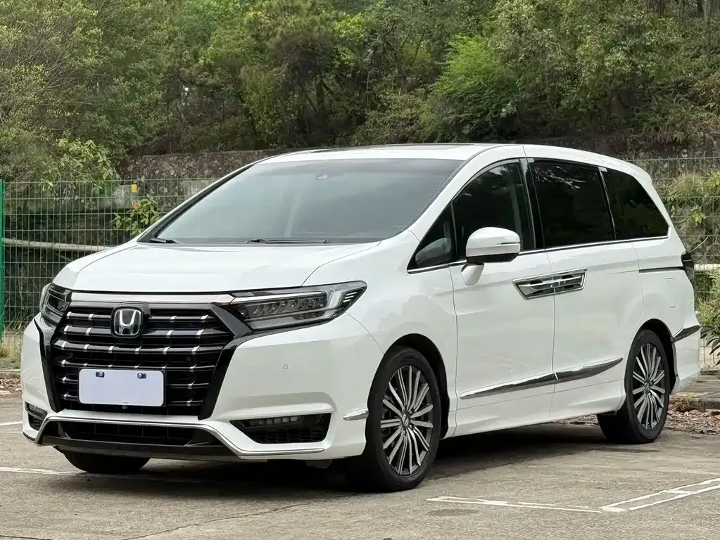 Honda Elysion — фото 1
