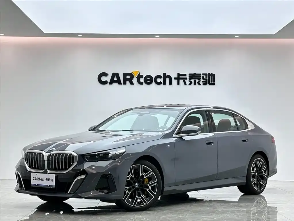 BMW 5 Series 2024 из CN, фото 1