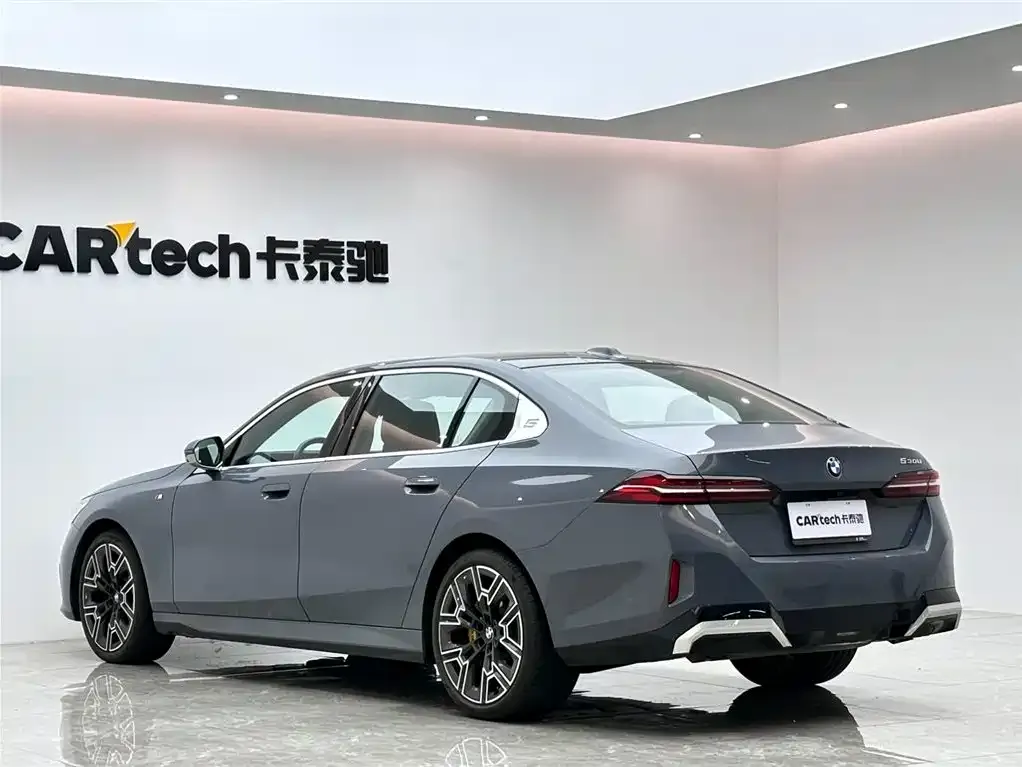 BMW 5 Series 2024 из CN, фото 3