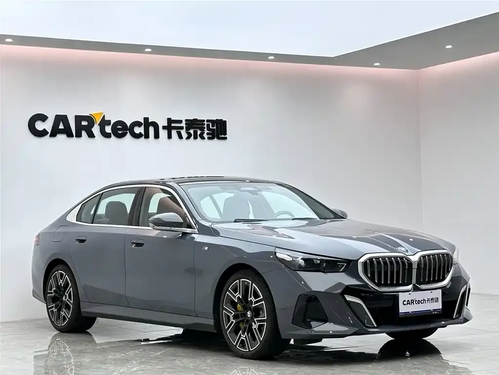 BMW 5 Series 2024 из CN, фото 4