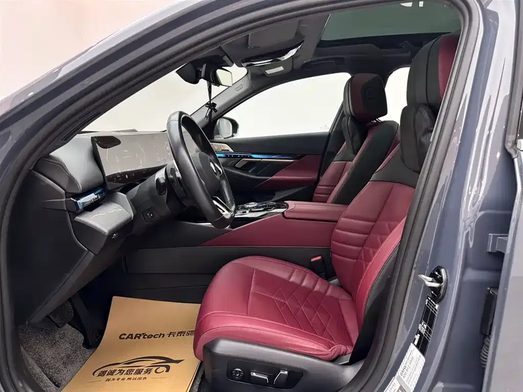 BMW 5 Series 2024 из CN, фото 6