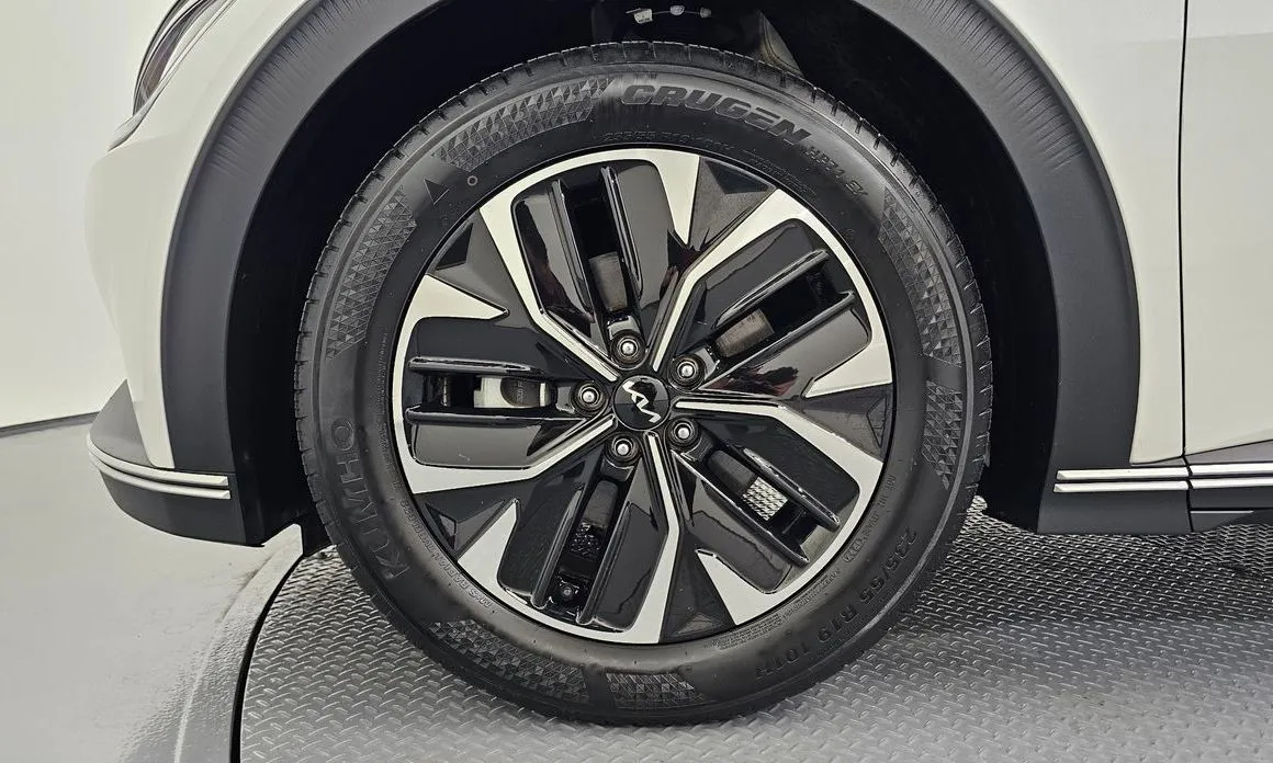 Kia EV6 — фото 9