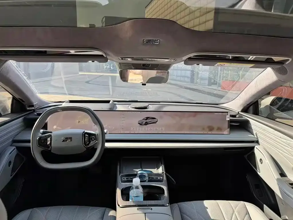 Geely Galaxy E8 — фото 3