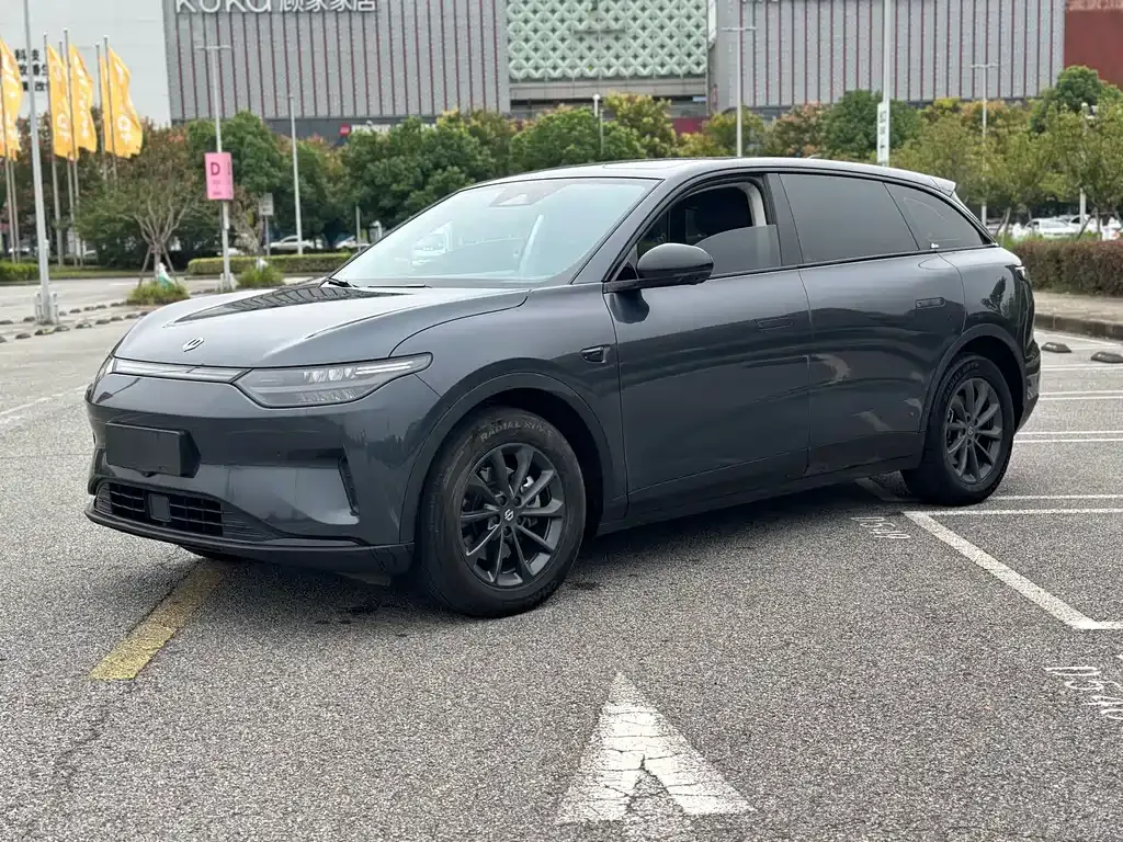Leapmotor C11