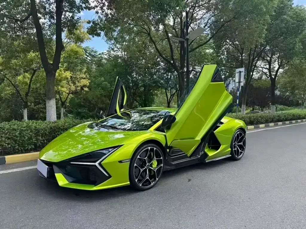 Lamborghini Revuelto