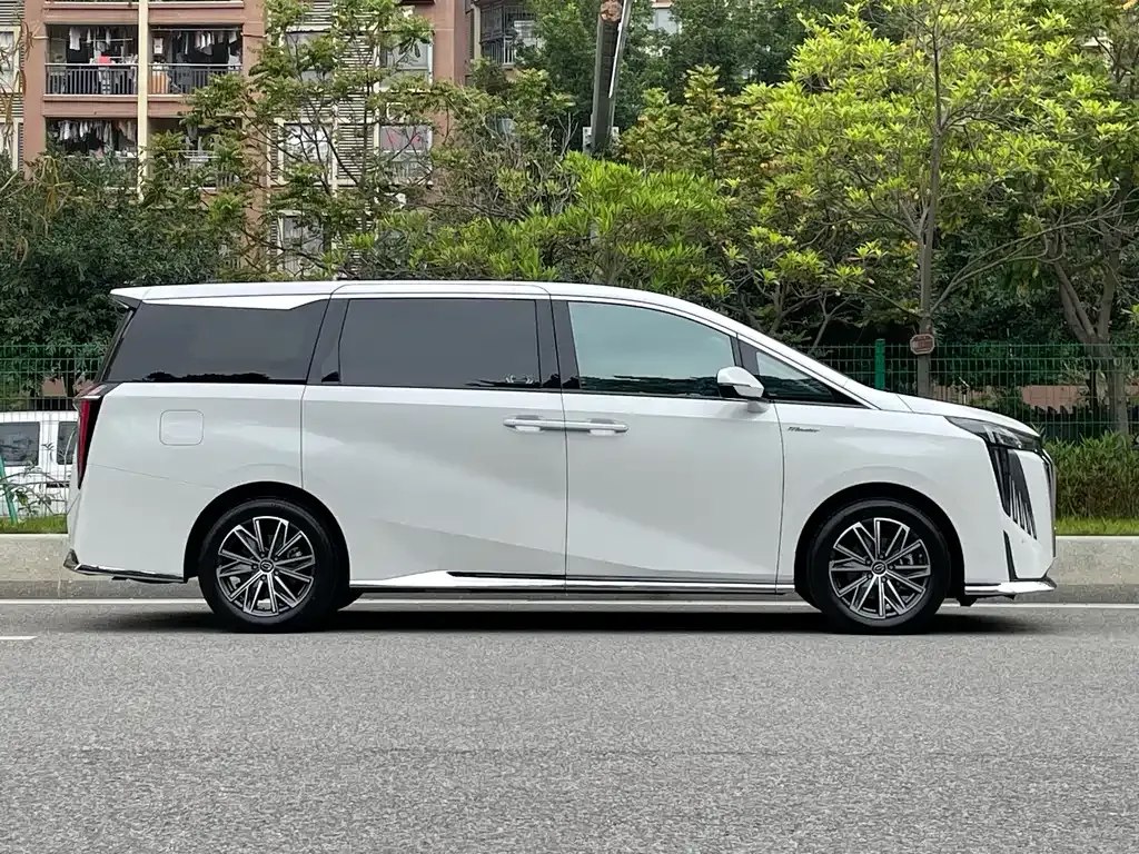 GAC Motor Trumpchi M8 — фото 10