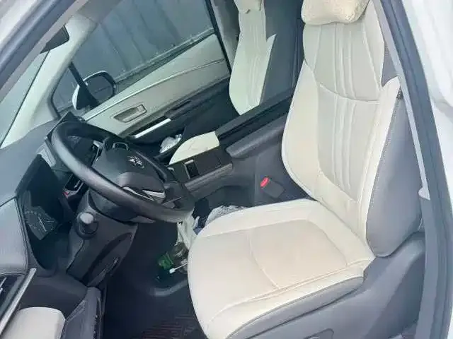 Toyota Granvia — фото 2
