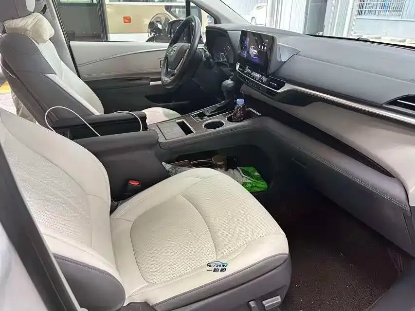 Toyota Granvia — фото 4