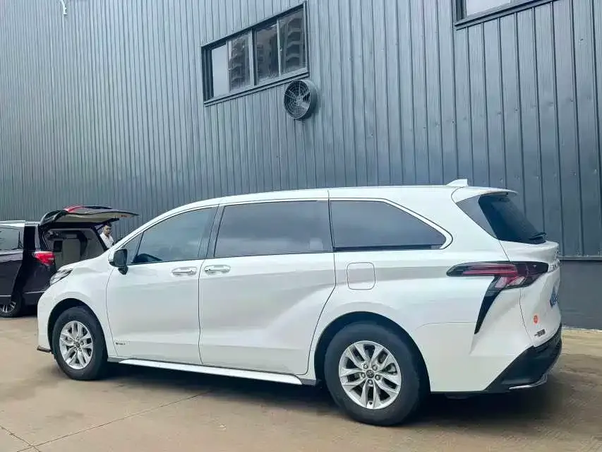 Toyota Granvia — фото 3