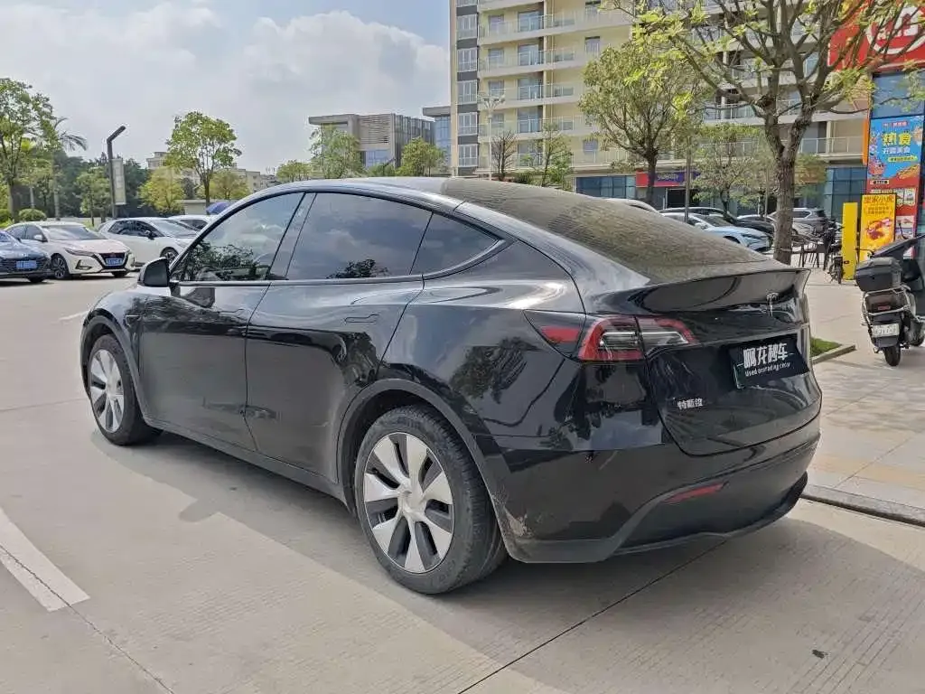 Tesla Model Y — фото 5