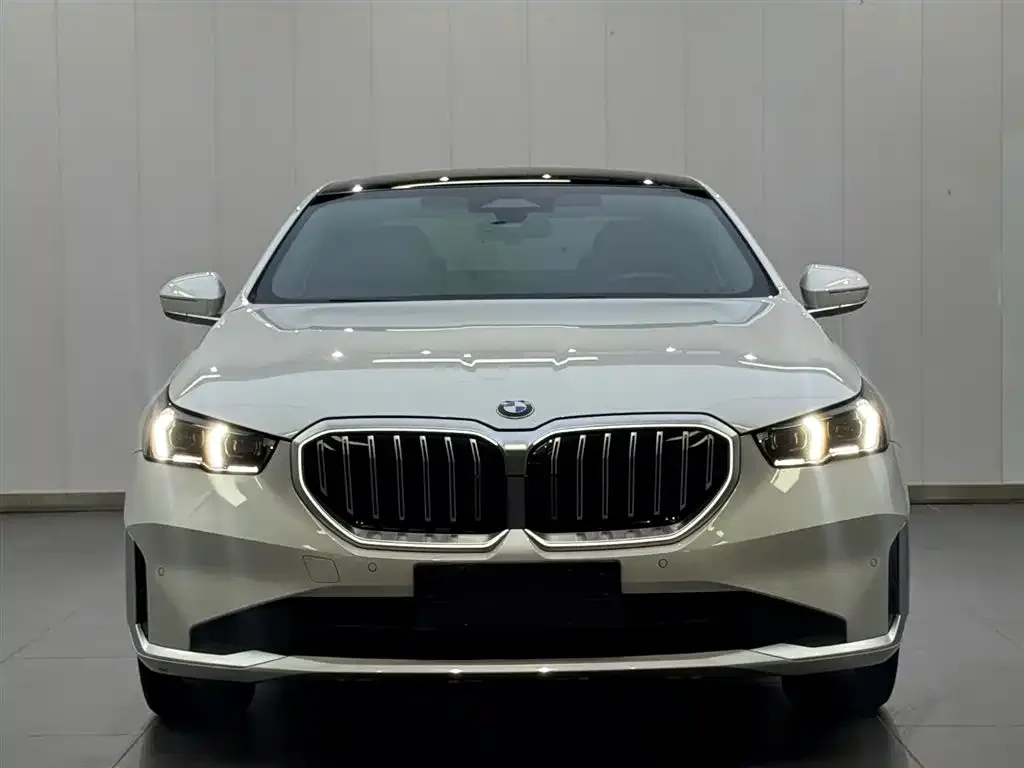 BMW 5 Series — фото 2