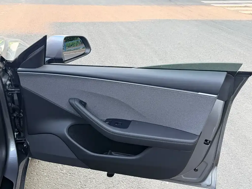Tesla Model 3 — фото 3