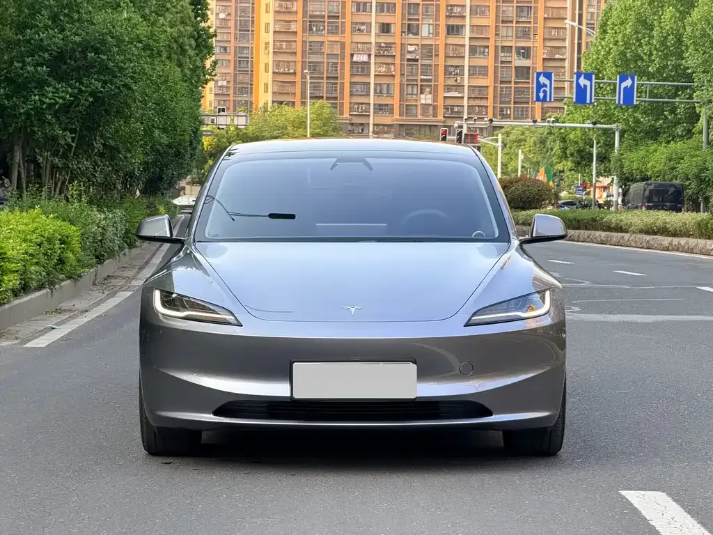Tesla Model 3 — фото 8