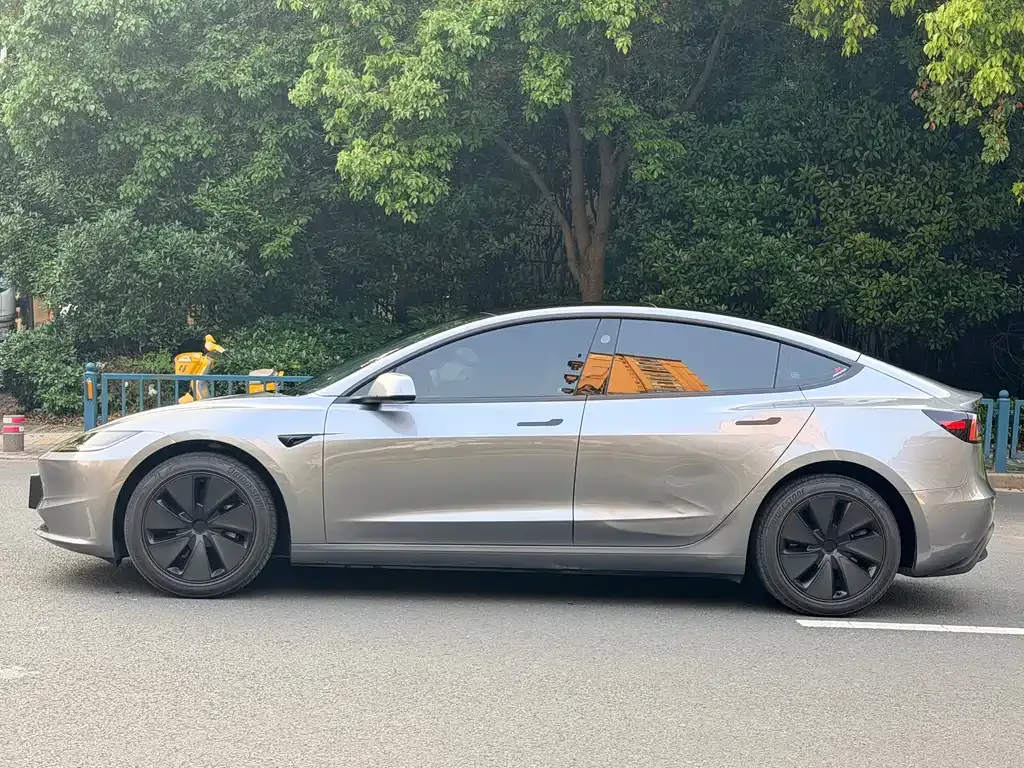 Tesla Model 3 — фото 6