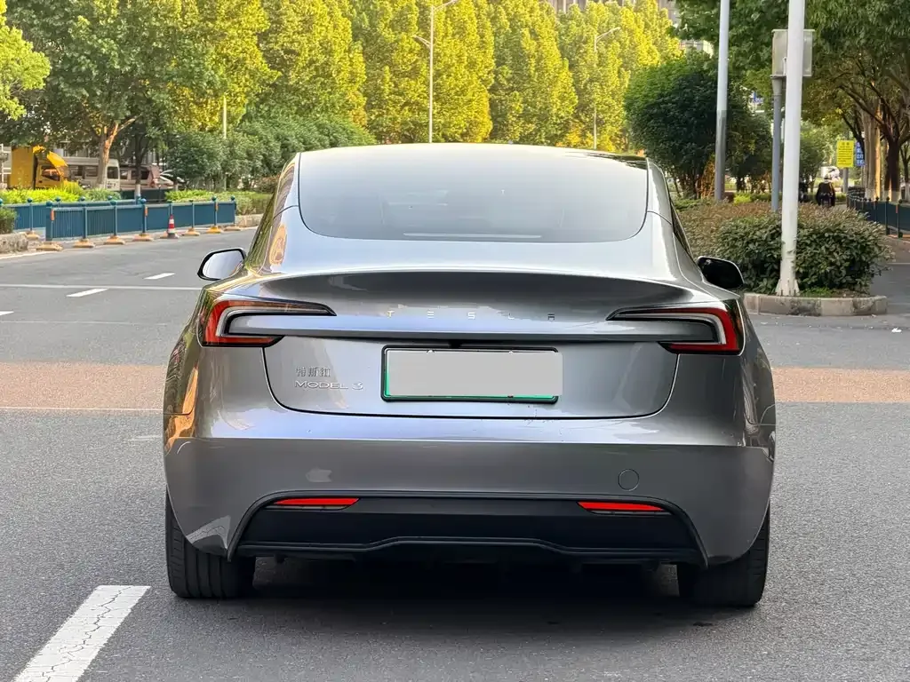 Tesla Model 3 — фото 10